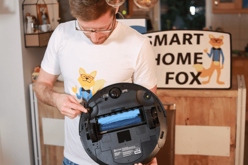 Checking design of the robot vacuum cleaner